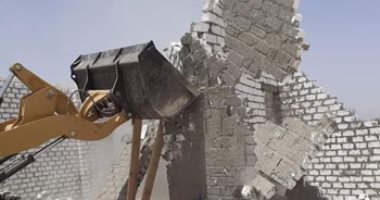 صور.. إزالة 22 حالة تعدٍ على الأراضى الزراعية ومخالفات البناء بسوهاج