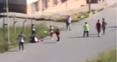 شاهد رجل تركى يقتل زوجته فى الشارع أمام المارة