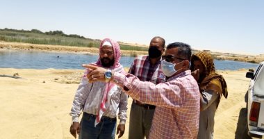 رئيس مدينة سيوة يتفقد الوحدات السكنية ومحطة الصرف الزراعى بقرية بهى الدين