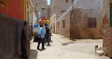 رئيس مدينة إسنا: مواصلة التطهير بالقرى ورفع 50 طن مخلفات وقمامة.. صور