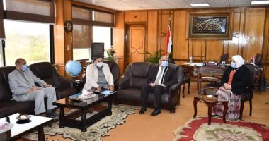 رئيس جامعة القناة تتابع استعدادات معهد الدراسات الأفروآسيوية العليا للامتحانات