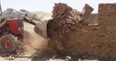حملة إزالة للتعديات على أملاك الدولة بقرية اللديد فى أسوان