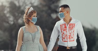 بالكمامة.. حسن شاكوش ينشر صورة جديدة من حفل خطوبته