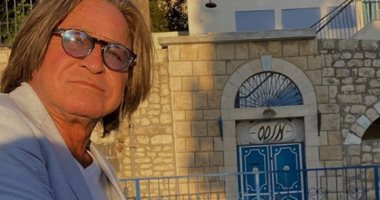 محمد حديد يؤازر القضية الفلسطينية من جديد ويشارك بمجموعة ورود من بلاده ترجع لـ1896