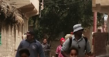 شباب بقرية ظهر التمساح بالبحيرة يدشنون حملة لتطهير وتعقيم البلدة