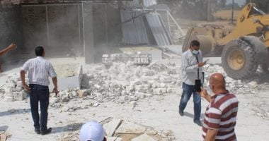 إزالة تعديات على أراضى زراعية وأملاك دولة بالبحيرة.. صور   