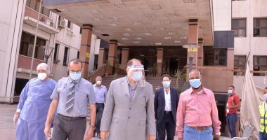 محافظ أسيوط يتأكد من توافر الأطباء والأدوية بمستشفى عزل الراجحى و المدينة الجامعية