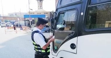 محافظ الشرقية : تغريم 51 سائق لعدم الإلتزام بارتداء الكمامة لمواجهة كورونا