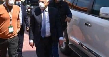 عضو غرفة تجارية ببورسعيد يتكفل بالأسر المصابة بفيروس كورونا (صور)