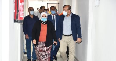 رئيس جامعة القناة تشترط الكمامة والتعقيم والتهوية على العاملين للوقاية من كورونا
