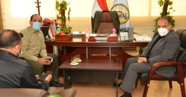 سكرتير عام مطروح يتابع انتظام العمل بالمدينة والديوان العام.. صور