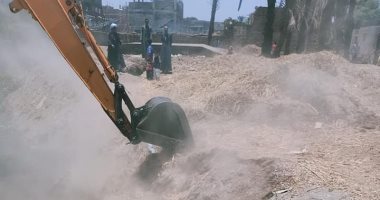 صور.. حماية النيل بالأقصر تنفذ 10 قرارات إزالة لمباني مخالفة