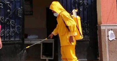 صور.. تطهير وتعقيم المصالح الحكومية وأماكن التجمعات بسوهاج لمواجهة كورونا