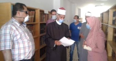 رئيس المنطقة الأزهرية بالإسكندرية يتفقد المكتبة المركزية