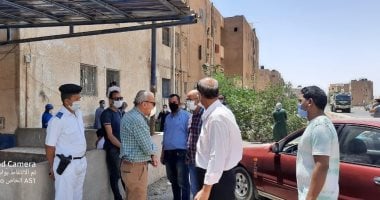 رئيس مدينة رأس غارب يتفقد مستودع البوتوجاز للتأكد من تطبيق الإجراءات.. صور