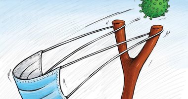كاريكاتير صحيفة كويتية.. الكمامة تحميك من الإصابة بكورونا