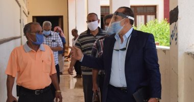 صور.. رئيس مدينة نويبع بجنوب سيناء يستهل عمله بجولات تفقدية للمدارس