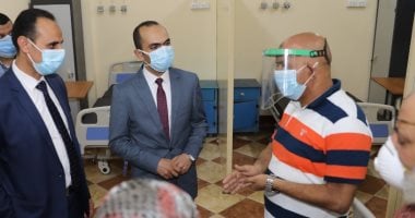 نائب محافظ سوهاج يتفقد مستشفى الحميات وغرف العزل بالمبنى .. صور