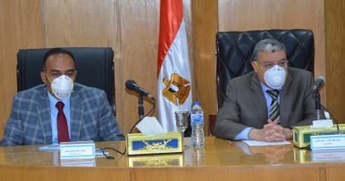 محافظ المنيا يبحث مع مديرى المستشفيات الخاصة دعم المنظومة الصحية