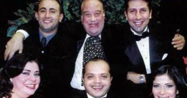 هانى رمزى فى صور قديمة مع حسن حسنى وعدد من النجوم: كنا ولاده بجد