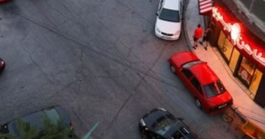 سائحون صينيون يعتصمون أمام سفارة بلادهم بالأردن بسبب توقف الرحلات
