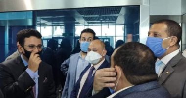 أولى رحلات اليمنيين العالقين بمصر تغادر مطار القاهرة