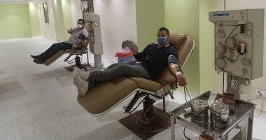 صور .. طبيب وممرض  ببني سويف يتبرعان بالبلازما  لعلاج مصابي كورونا 