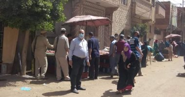 فض سوق قرية صفط جدام بالمنوفية منعا للتزاحم بسبب كورونا.. صور 