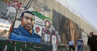 جرافيتى عملاق لجورج فلويد على الجدار العازل فى بيت لحم بفلسطين