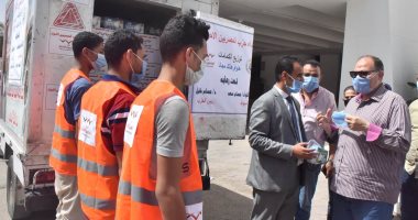 محافظ أسيوط يطلق "هنوفرهالك بالمجان" لتوزيع 40 ألف كمامة على المواطنين