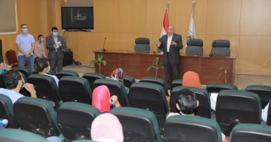محاضرات عن الإدارة والتنمية المحلية فى دورة تأهيل الشباب ببنى سويف