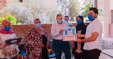 تكريم فريق التمريض المتطوع بمستشفى عزل الزقازيق بعد انتهاء فترة 14 يوما