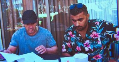 هل يجمعهما فيلم جديد..السقا ينشر صورة مع محمد سامى أثناء التحضير لعمل فنى