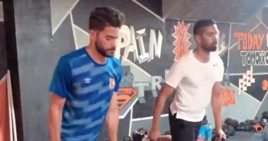 على أنغام "انت جدع".. شاهد ياسر إبراهيم فى وصلة تدريب مع عبد الله بكرى بالجيم