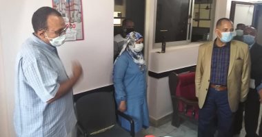 رئيس مدينة القصير يلتقى بالموظفين ويؤكد على الالتزام بإجراءات الوقاية..صور