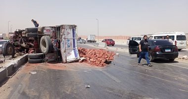 سيبها علينا.. قارئ يشارك بصورة لحادث تصادم على الطريق الدائرى اتجاه 6 أكتوبر