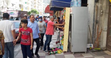 صور.. حملات مكثفة لرفع الإشغالات ورصف الطرق بالمنتزه شرق الإسكندرية