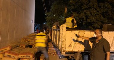 صور.. رئيس حى الدقى يقود حملات لتطهير الشوارع وفتح الجراجات المغلقة