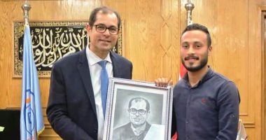 صور.. شاب من الغربية يبدع فى الرسم.. وأشهر رسوماته "طبيب الغلابة"