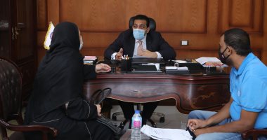 صور.. نائب محافظ قنا يستمع لشكاوى عدد من المواطنين