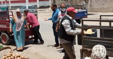 صور.. إزالة سوق عشوائى للباعة الجائلين بمنطقة سكة زفتى بالمحلة