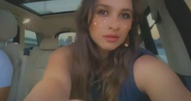 ربع مليون مشاهدة فى نص ساعة.. ياسمين عبد العزيز فى أحدث ظهور لها من سيارتها