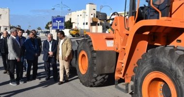صور.. محافظ مطروح: 20 معدة وسيارة جديدة لتحسين خدمات النظافة 