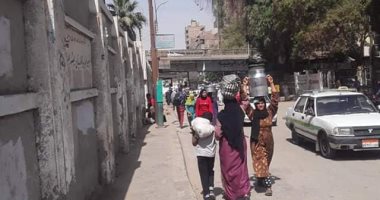 فض الأسواق الأسبوعية واليومية فى المنيا لمواجهة كورونا.. صور