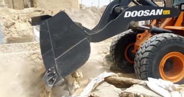 صور.. حملة لإزالة التعديات على أراضى الدولة بسيوة مطروح