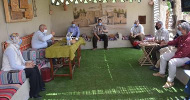 محافظ الوادى الجديد يبحث مع وفد وزارة الري تطوير نظم الرى للمزارعين