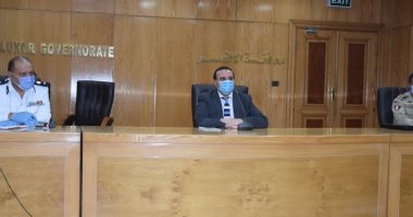 صور.. نائب محافظ الأقصر يناقش الاستعدادات النهائية لامتحانات الثانوية