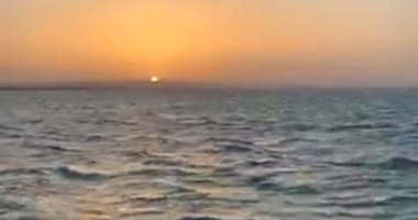 فيديو.. شاهد جمال لحظة الغروب على شواطئ الغردقة