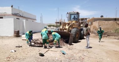 صور.. حملات نظافة مكثفة لرفع المخلفات بعدة مناطق بمدينة مرسى علم