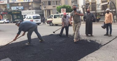 صور.. إنشاء مطب صناعى بشارع الجمهورية فى المنصورة لمنع تكرار الحوادث 